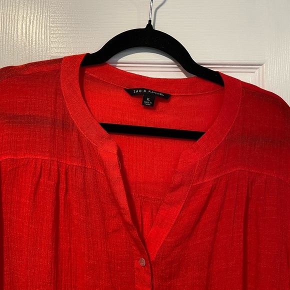 NWT Zac & Rachel Size XL Red Tie Front Roll Tab Sleeve Lightweight Flowy Top - Picture 4 of 13